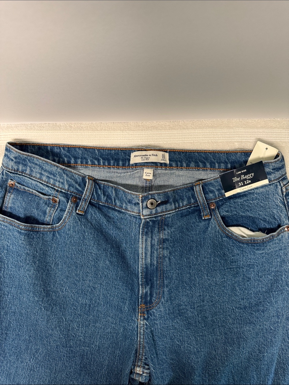 Abercrombie & Fitch Women’s Curve Love The Baggy Low Rise Blue Jeans Size 31/12 - Picture 4 of 12